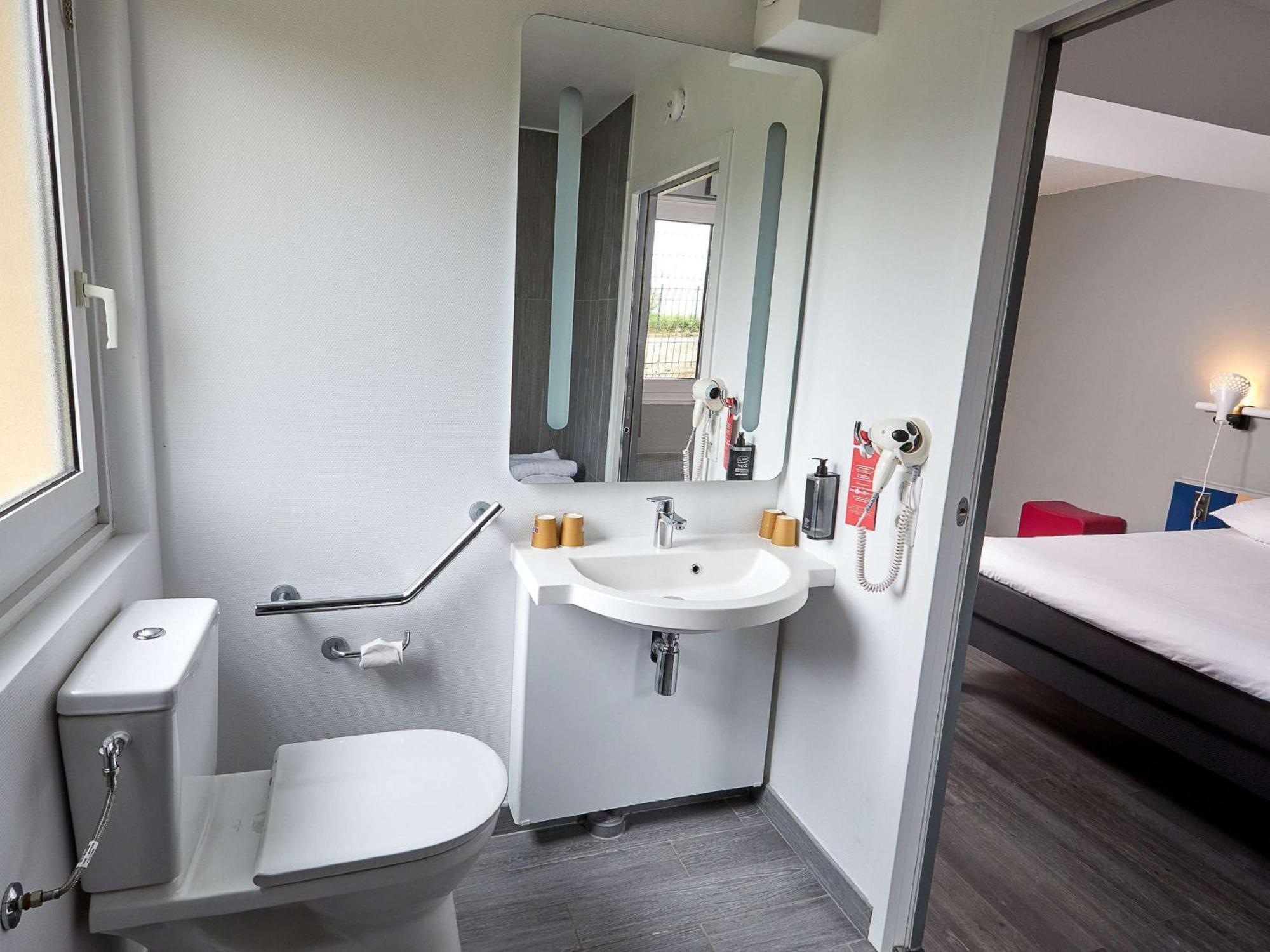 ホテル Ibis Auxerre Sud Venoy エクステリア 写真