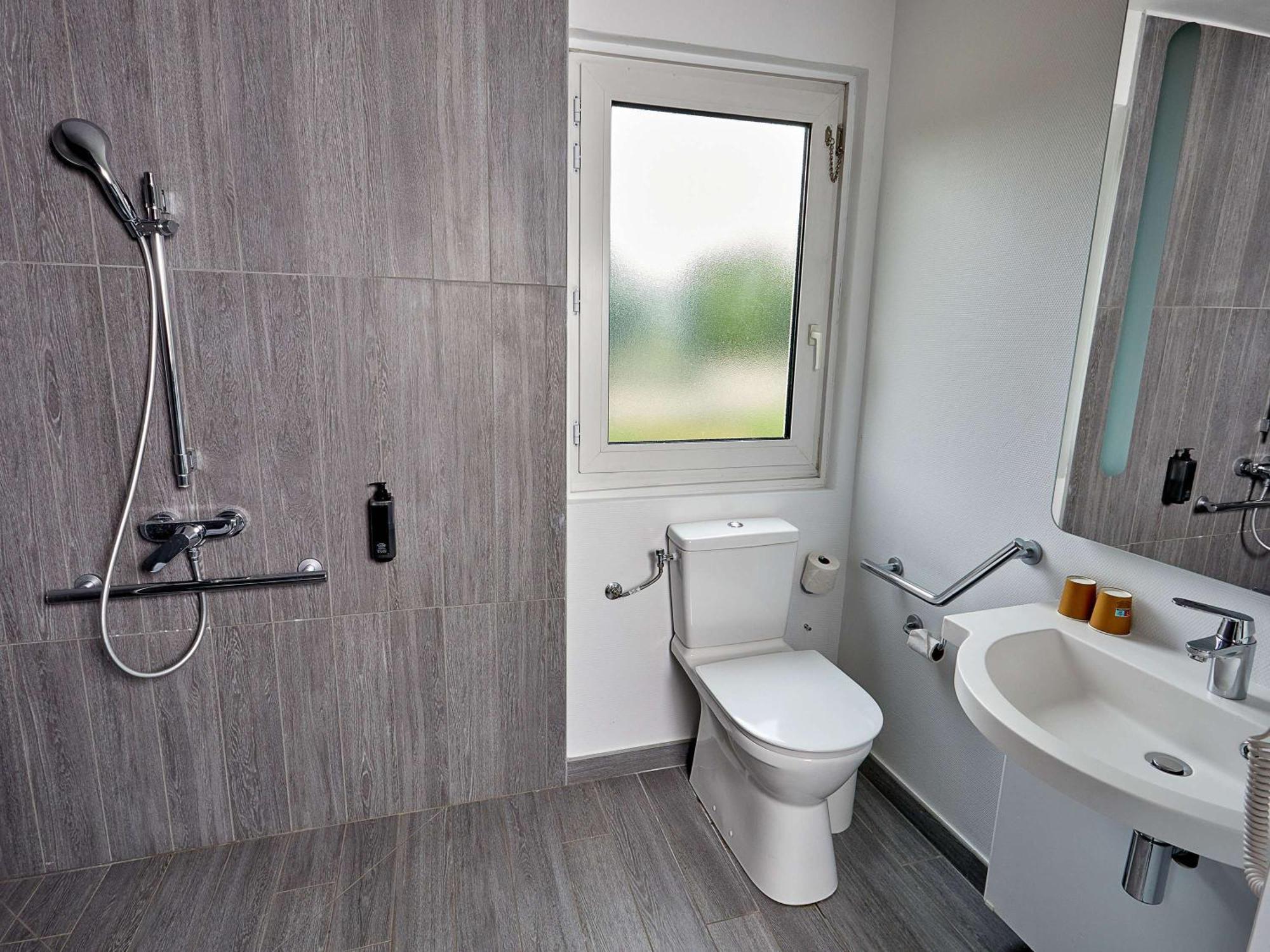 ホテル Ibis Auxerre Sud Venoy エクステリア 写真