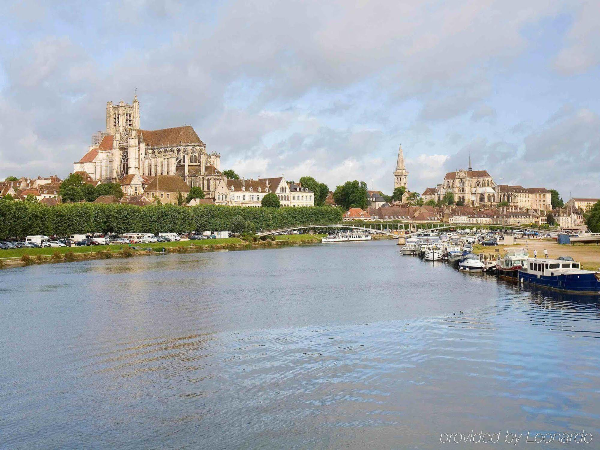 ホテル Ibis Auxerre Sud Venoy エクステリア 写真