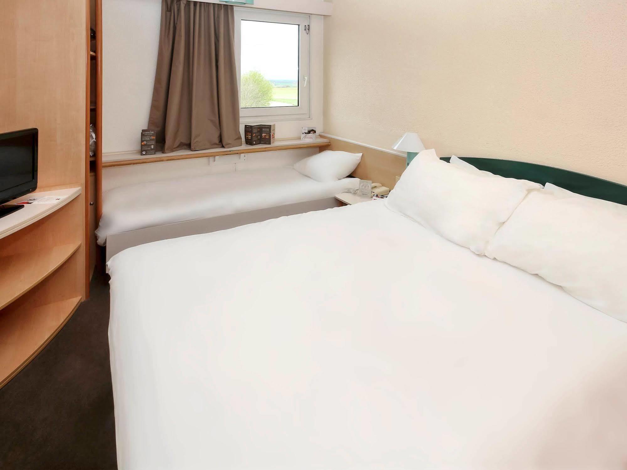 ホテル Ibis Auxerre Sud Venoy エクステリア 写真